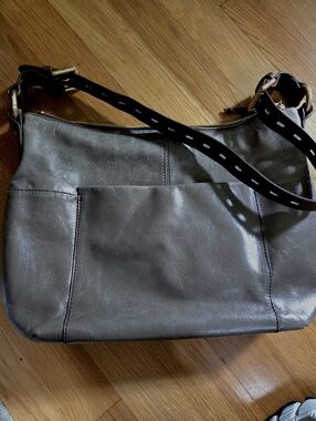 Classic Leather Shoulder Bag in Olive Gray